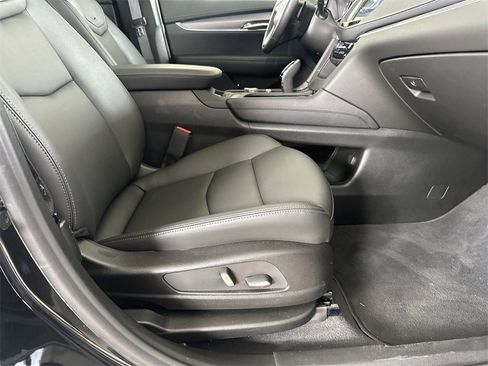 New 2025 Cadillac XT6 Luxury image 36