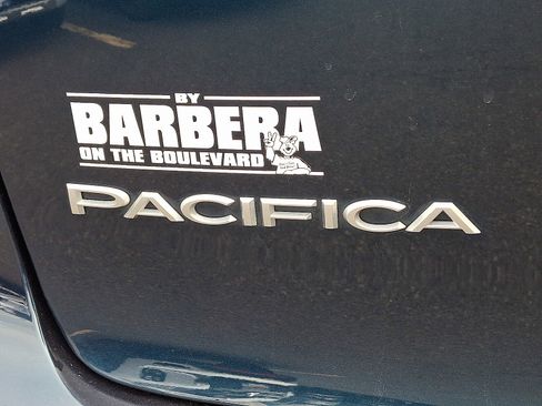 Used 2024 Chrysler Pacifica Pinnacle FWD image 30