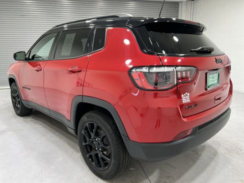 Used 2023 Jeep Compass Latitude w/ Convenience Group AWD/4WD image 6