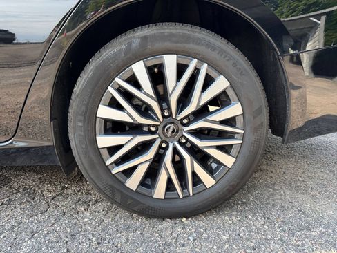 Used 2025 Nissan Altima 2.5 SV FWD image 25
