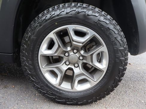 Used 2019 Jeep Cherokee Trailhawk w/ Cold Weather Group AWD/4WD image 42
