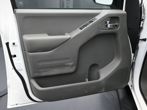 Used 2020 Nissan Frontier SV w/ Midnight Edition Floor Mats AWD/4WD image 2