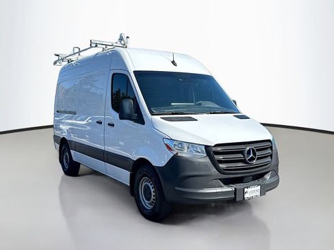 Used 2024 Mercedes-Benz Sprinter 2500 image 4