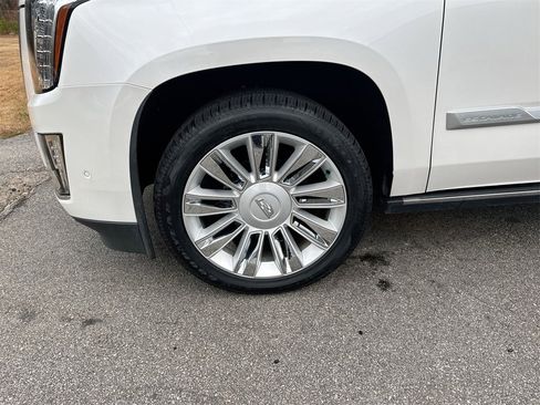 Used 2020 Cadillac Escalade Platinum image 12
