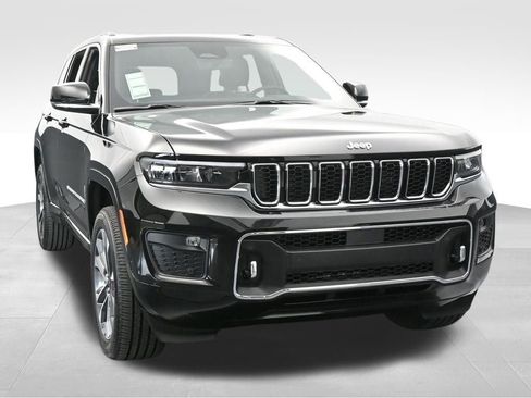 Used 2024 Jeep Grand Cherokee Overland w/ Luxury Tech Group IV image 9