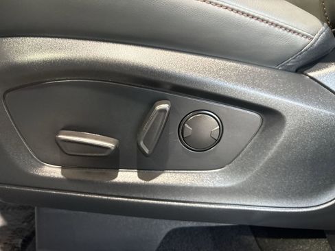 Used 2025 Ford Explorer Active w/ Active Comfort Package image 12