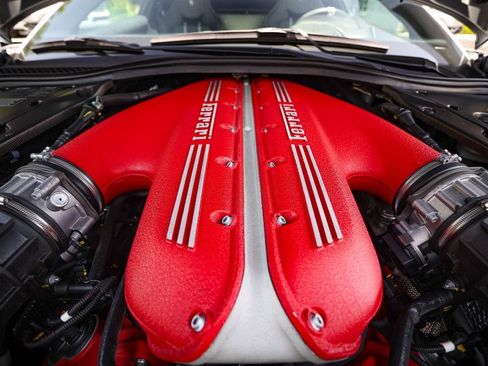 Certified 2023 Ferrari 812 Competizione RWD image 33