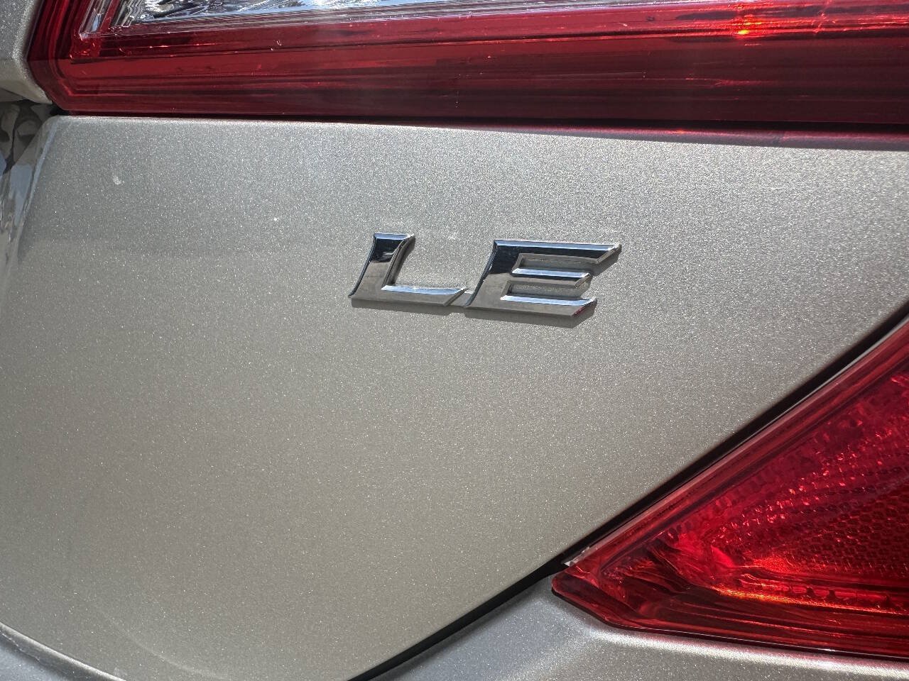 Used 2014 Toyota Camry LE FWD image 8