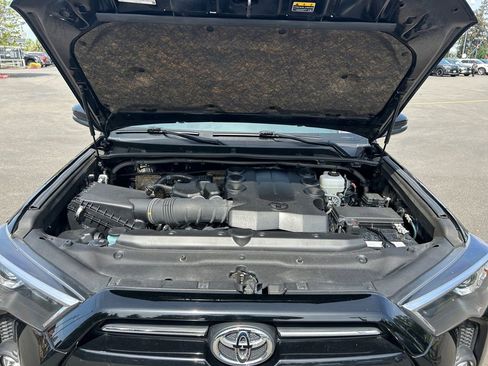 Used 2024 Toyota 4Runner SR5 Premium w/ Moonroof Package AWD/4WD image 29