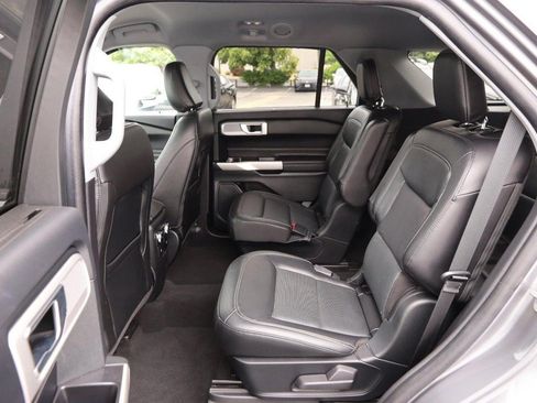 Used 2022 Ford Explorer Limited w/ Equipment Group 301A AWD/4WD image 10