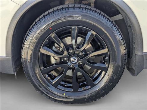 Used 2017 Nissan Rogue SV image 24