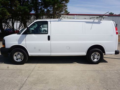 Used 2022 Chevrolet Express 2500 w/ Driver Convenience Package RWD image 15