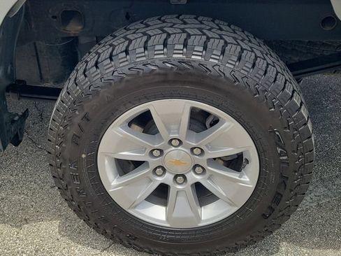 Used 2025 Chevrolet Silverado 1500 LT AWD/4WD image 9