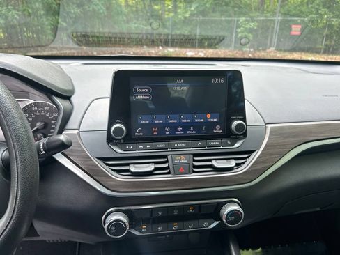 Used 2024 Nissan Altima 2.5 SV FWD image 18