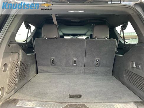 Used 2021 Chevrolet Suburban RST w/ Luxury Package image 15