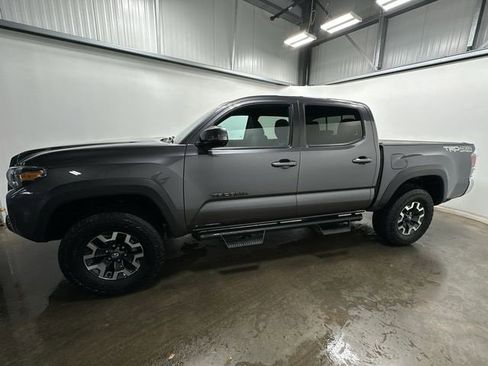 Used 2022 Toyota Tacoma TRD Off-Road image 2