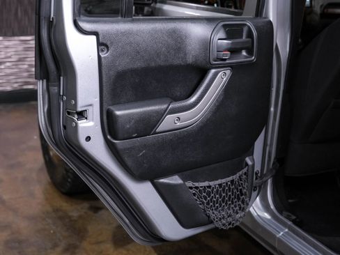 Used 2018 Jeep Wrangler Unlimited Sport S AWD/4WD image 39