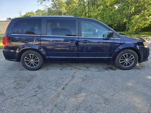 Used 2017 Dodge Grand Caravan SXT FWD image 5