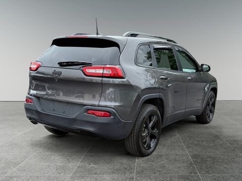 Used 2018 Jeep Cherokee Latitude w/ Altitude Package AWD/4WD image 6