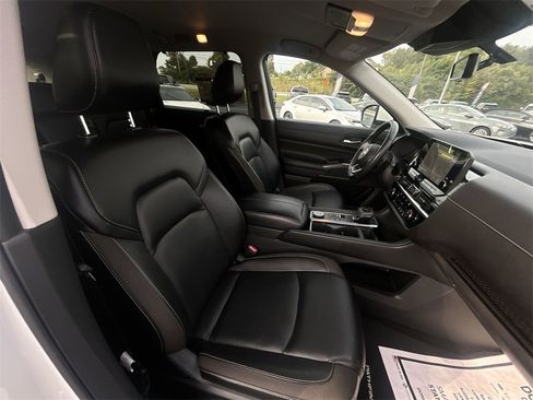 Certified 2023 Nissan Pathfinder SL image 14