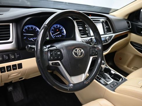 Certified 2019 Toyota Highlander Limited Platinum image 9