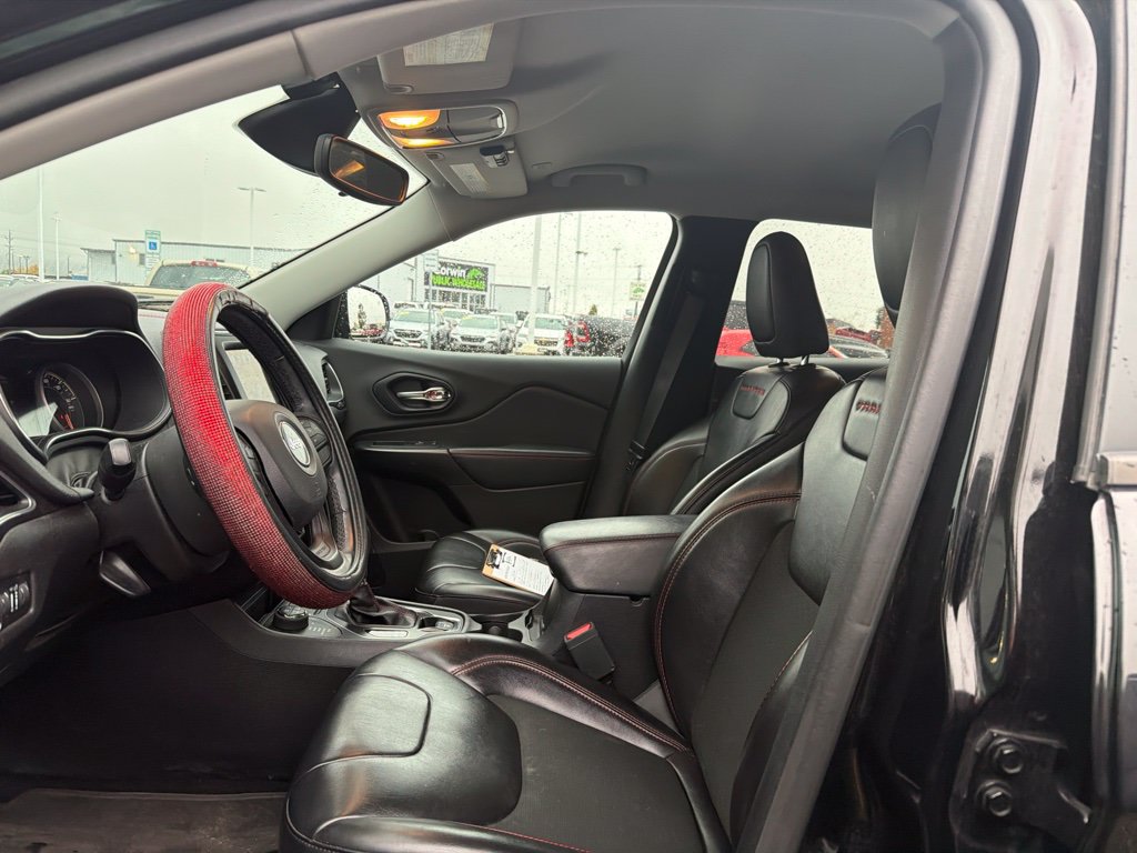Used 2021 Jeep Cherokee Trailhawk AWD/4WD image 6