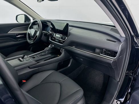 Certified 2025 Toyota Grand Highlander AWD image 30