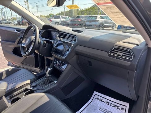 Used 2024 Volkswagen Tiguan SE AWD/4WD image 36