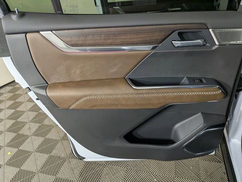 New 2026 GMC Acadia Denali Ultimate w/ LPO, Floor Liner Package AWD/4WD image 31