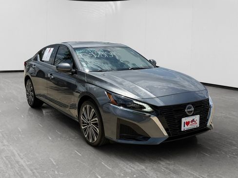 Used 2025 Nissan Altima 2.5 SL AWD/4WD image 7