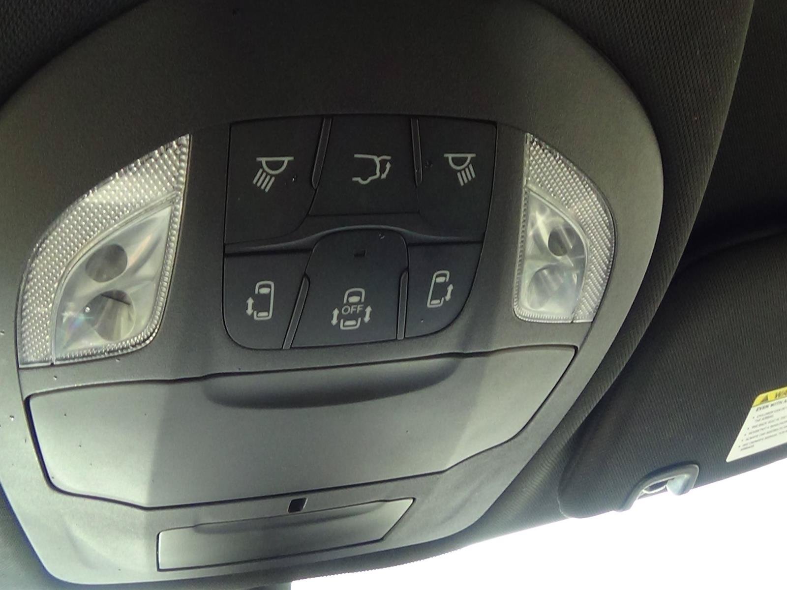 Certified 2025 Chrysler Pacifica Select FWD image 30