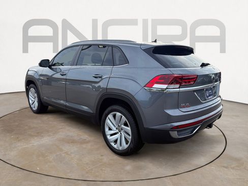Certified 2022 Volkswagen Atlas Cross Sport SE w/ Panoramic Sunroof Package FWD image 8
