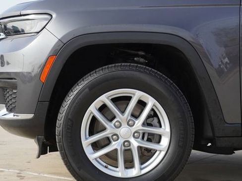 Used 2023 Jeep Grand Cherokee L Laredo image 5
