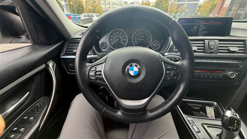 Used 2014 BMW 335i xDrive Sedan AWD/4WD image 31