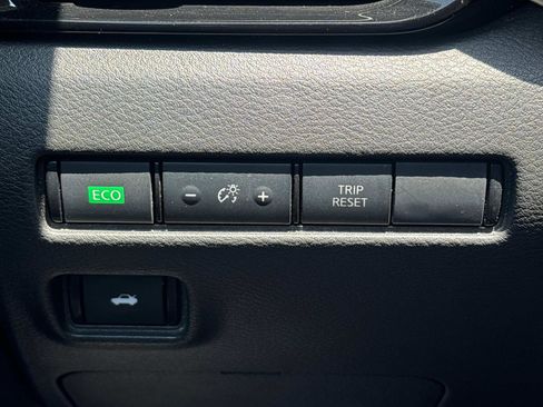 Used 2023 Nissan Sentra SV image 18