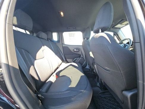 Used 2021 Jeep Renegade Latitude image 11