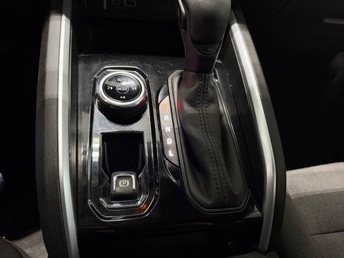 Used 2023 Chevrolet Colorado Trail Boss w/ Technology Package AWD/4WD image 4