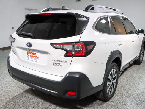 Used 2024 Subaru Outback Premium image 7