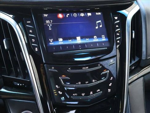 Used 2017 Cadillac Escalade Platinum AWD/4WD image 18
