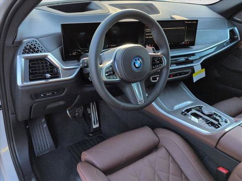 New 2026 BMW X5 xDrive50e image 3