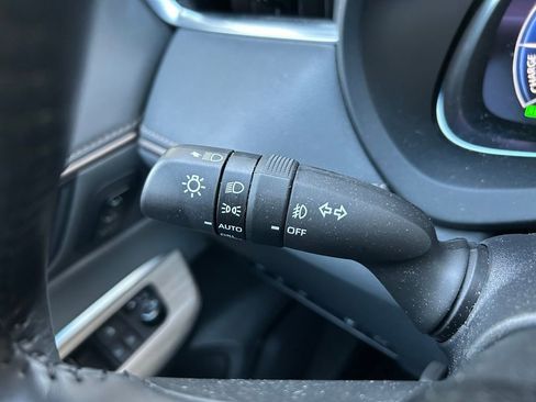 Certified 2024 Toyota Venza Limited image 19