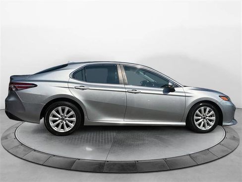Used 2019 Toyota Camry LE image 6