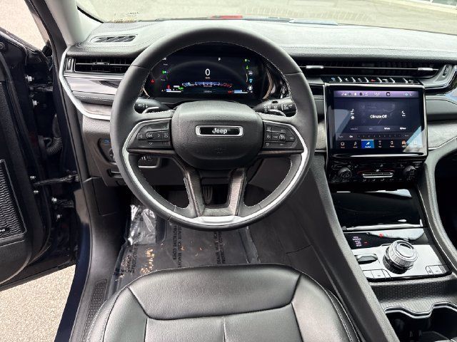 Used 2023 Jeep Grand Cherokee 4WD 4xe image 17