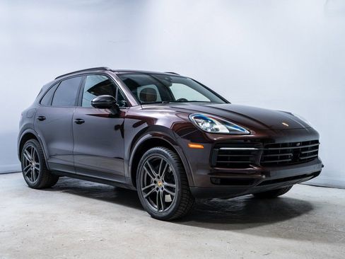 Used 2023 Porsche Cayenne Platinum Edition image 9