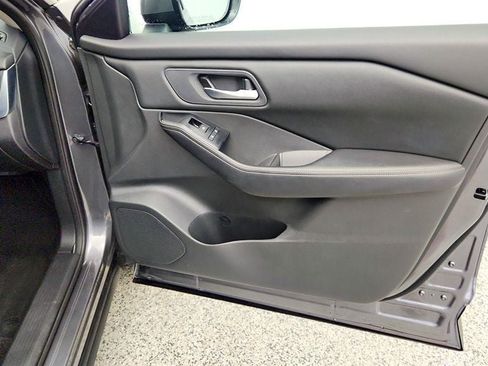 Used 2025 Nissan Rogue SV FWD image 24