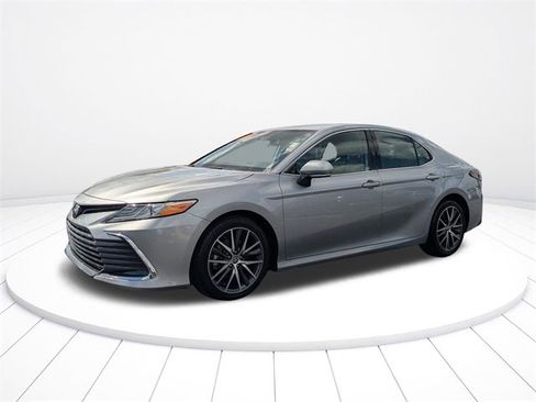 Used 2023 Toyota Camry XLE w/ Navigation Package image 7
