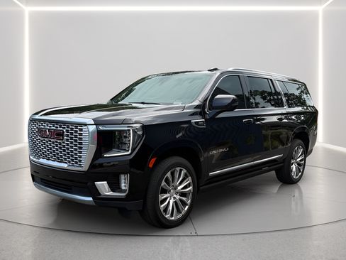 Used 2022 GMC Yukon XL Denali AWD/4WD image 1