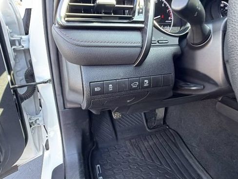 Used 2019 Toyota Camry LE FWD image 30