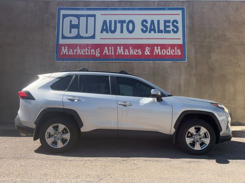Used 2024 Toyota RAV4 XLE AWD/4WD image 4