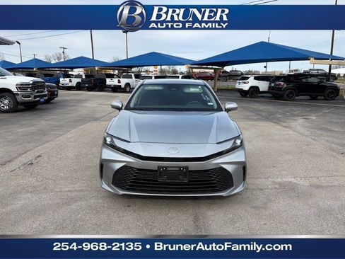 Used 2025 Toyota Camry LE image 2